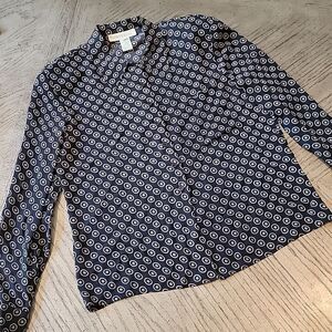 Jones New York size 6 Button down shirt with shoulder pads New and Classic!
